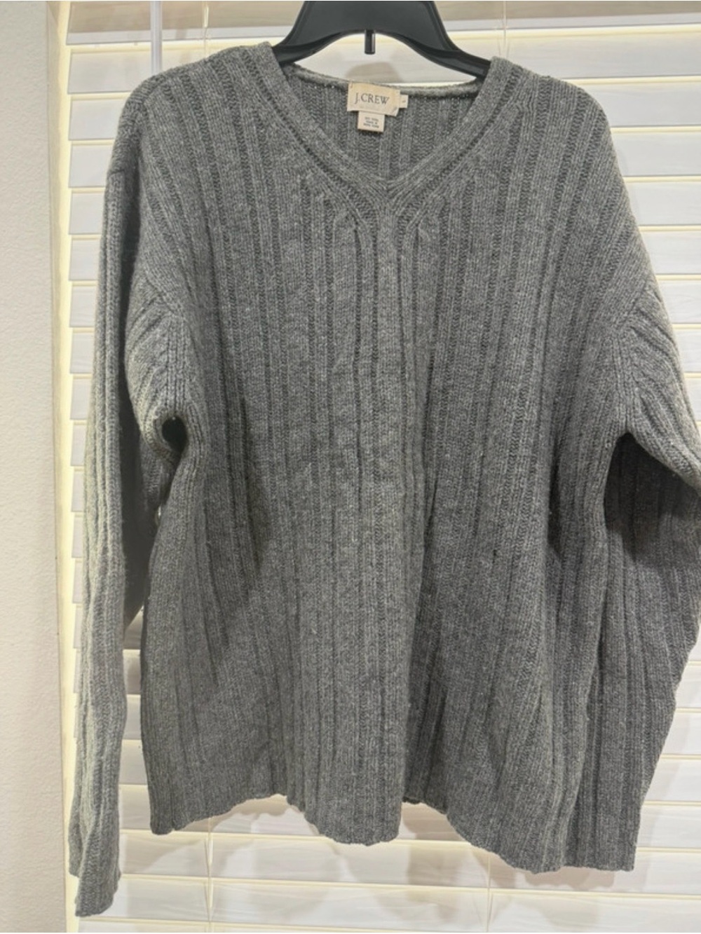 Vintage J. Crew 100% Wool Men’s Ribbed V-Neck Chunky Sweater in Heather Gray